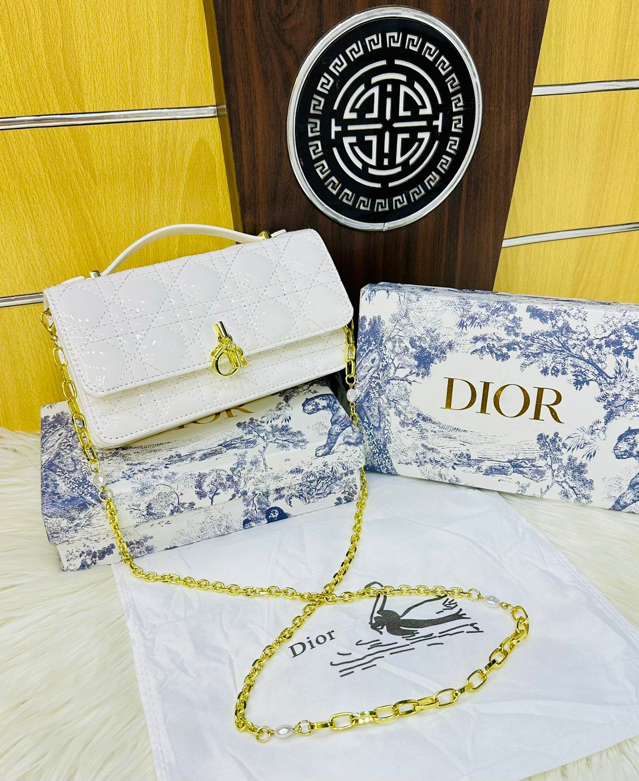 Famous CD Chris-tian Di-or Shoulder Bag for Women