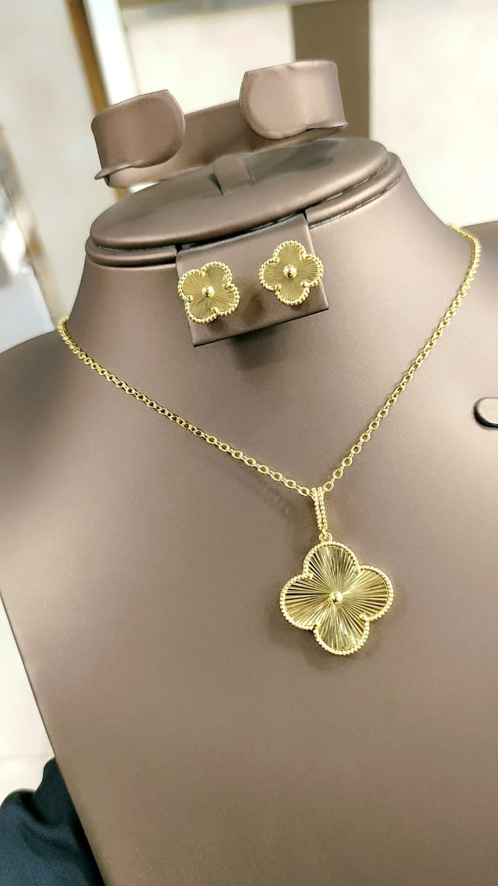 Premium Quality Van Cleef and Arpels Necklace and Studs Set for Women