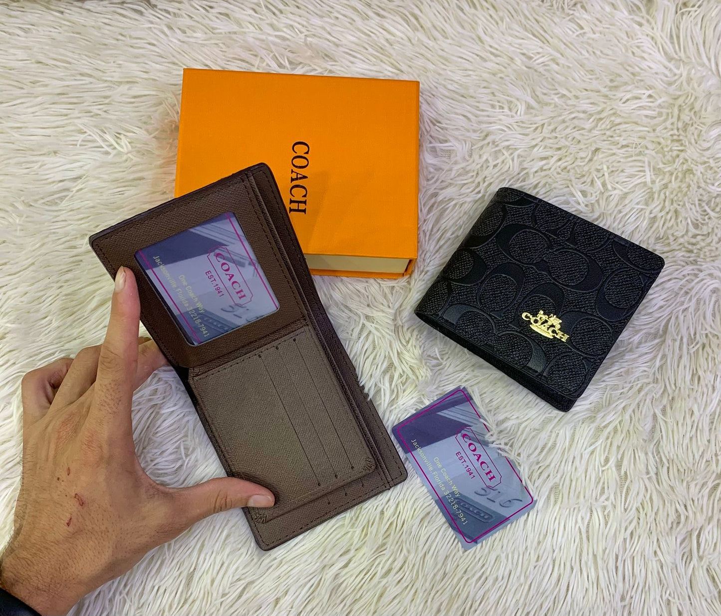 Coach Men’s Wallet – Classic & Sleek