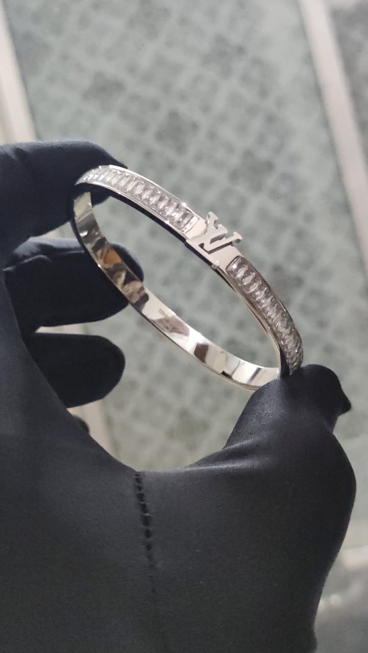 L-V Bangle Bracelet for Women