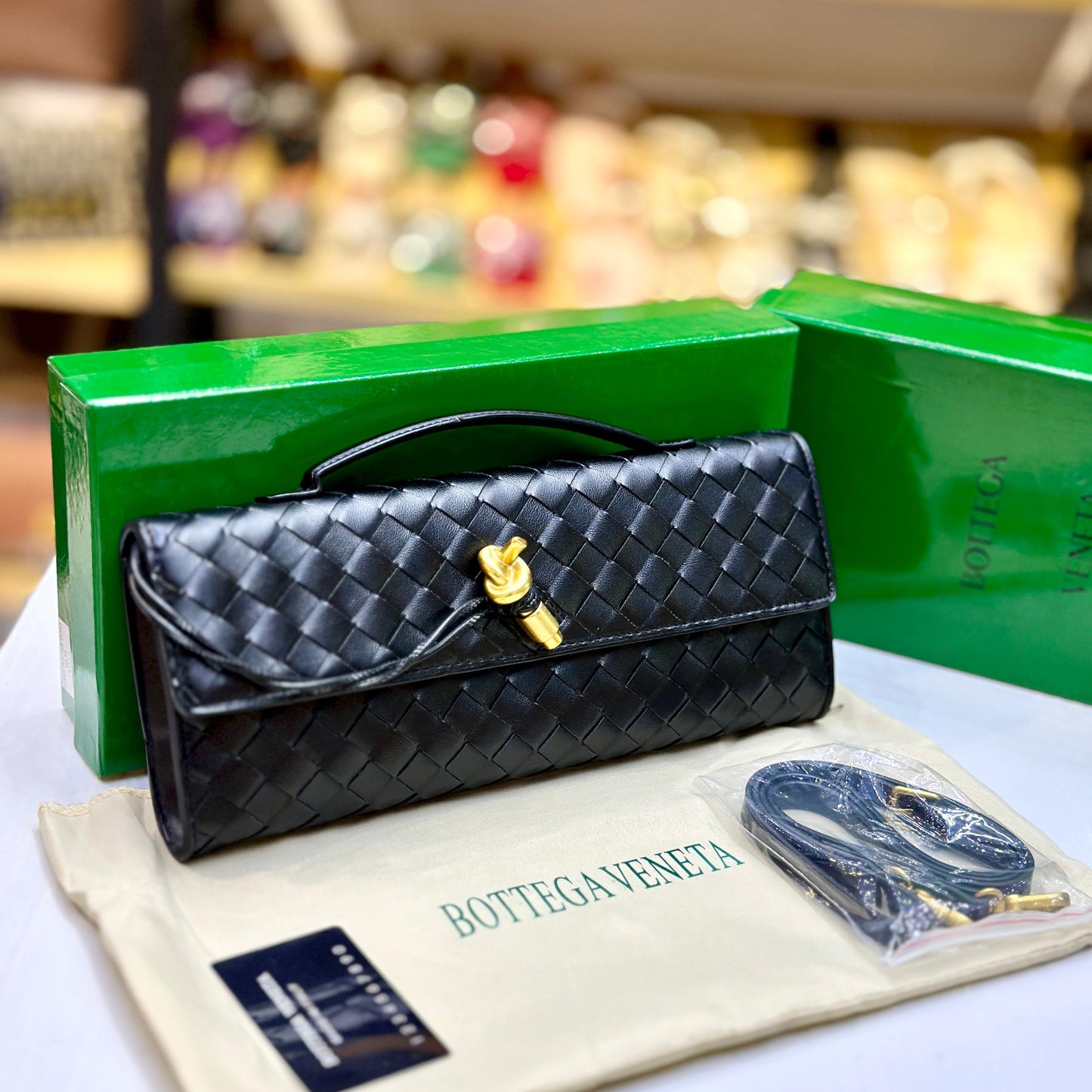 Famous Brand Bot-tega Ven-eta Andiamo Glossy Look Long Clutch Bag for Women
