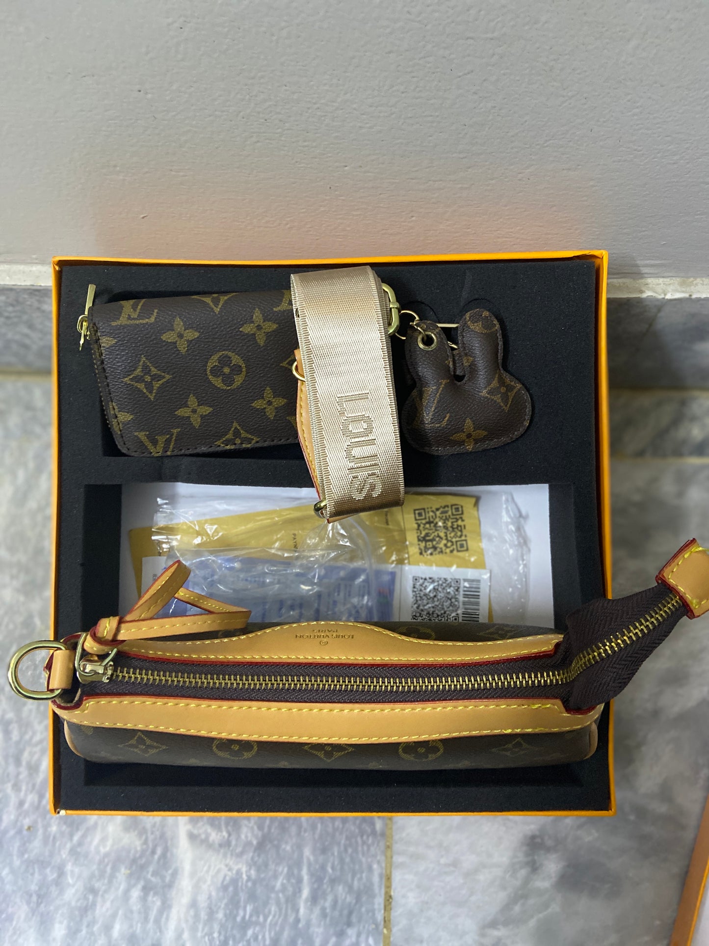 L-V Lou-is Vui-tton Shoulder / Crossbody bag with keychain and wallet gift box 3 in 1 for Women