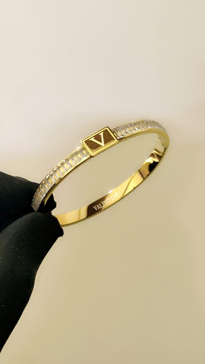 Trending Brand V Valen-tino Bracelet for Women