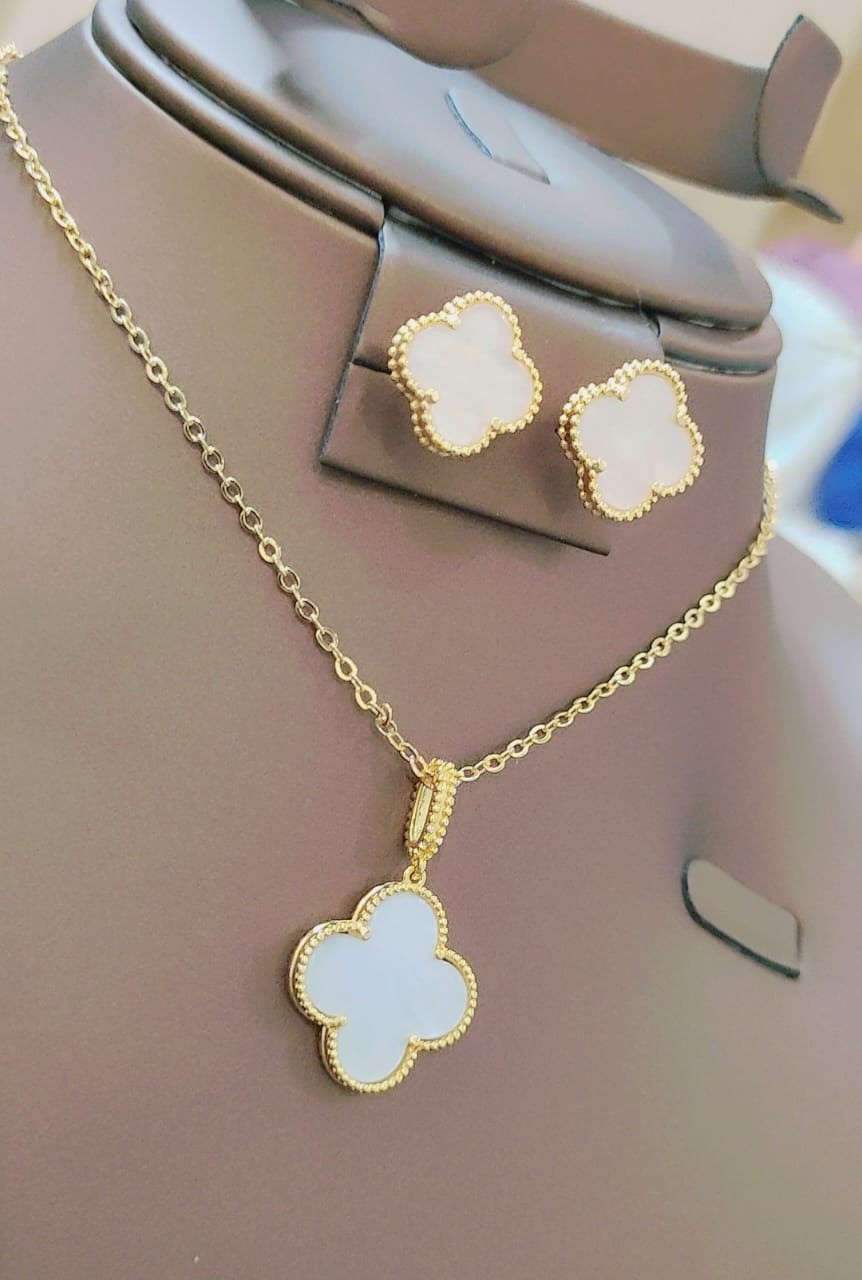 Premium Quality Van Cleef and Arpels Necklace and Studs Set for Women