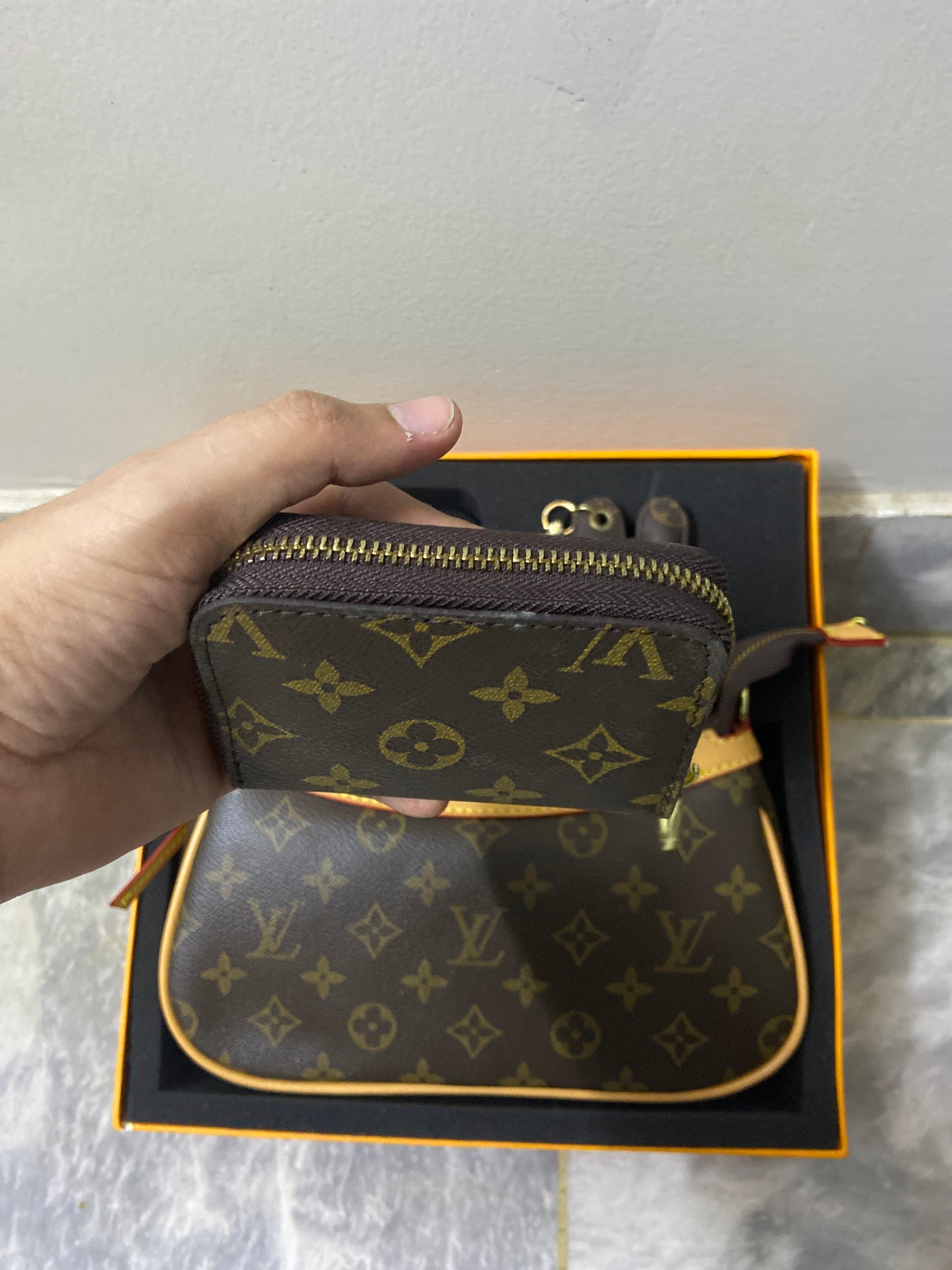 L-V Lou-is Vui-tton Shoulder / Crossbody bag with keychain and wallet gift box 3 in 1 for Women