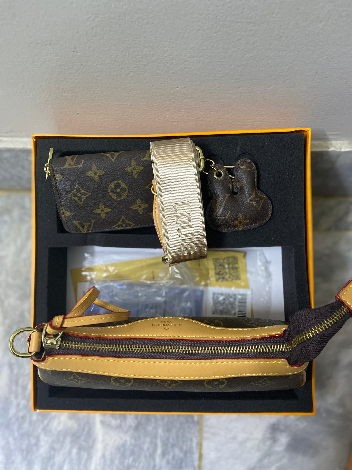 L-V Lou-is Vui-tton Shoulder / Crossbody bag with keychain and wallet gift box 3 in 1 for Women