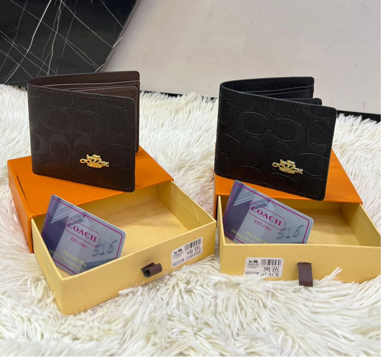 Coach Men’s Wallet – Classic & Sleek