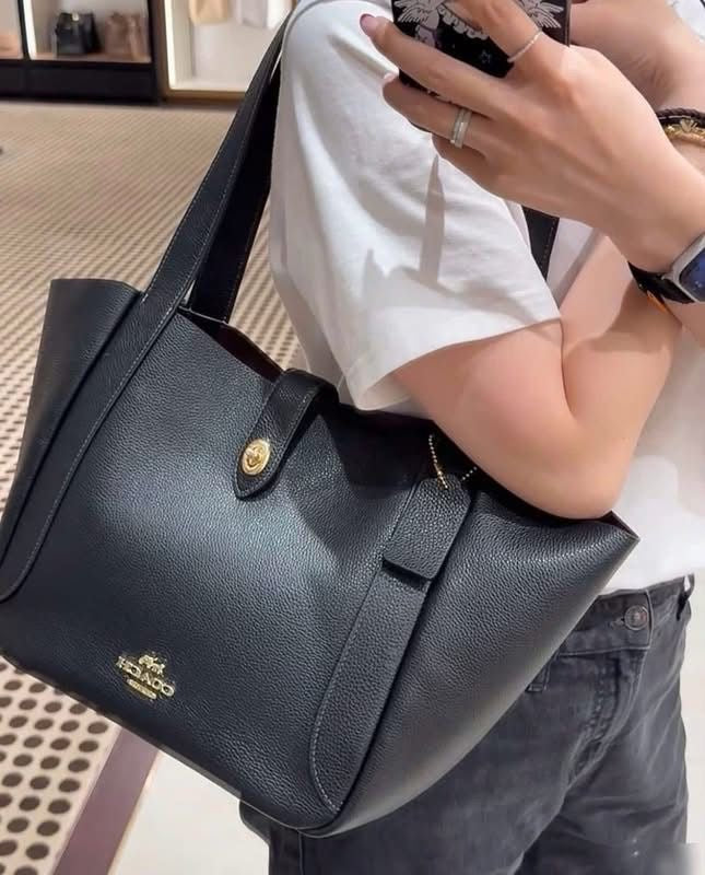 Coach Hardley Turnlock Tote bag for Women