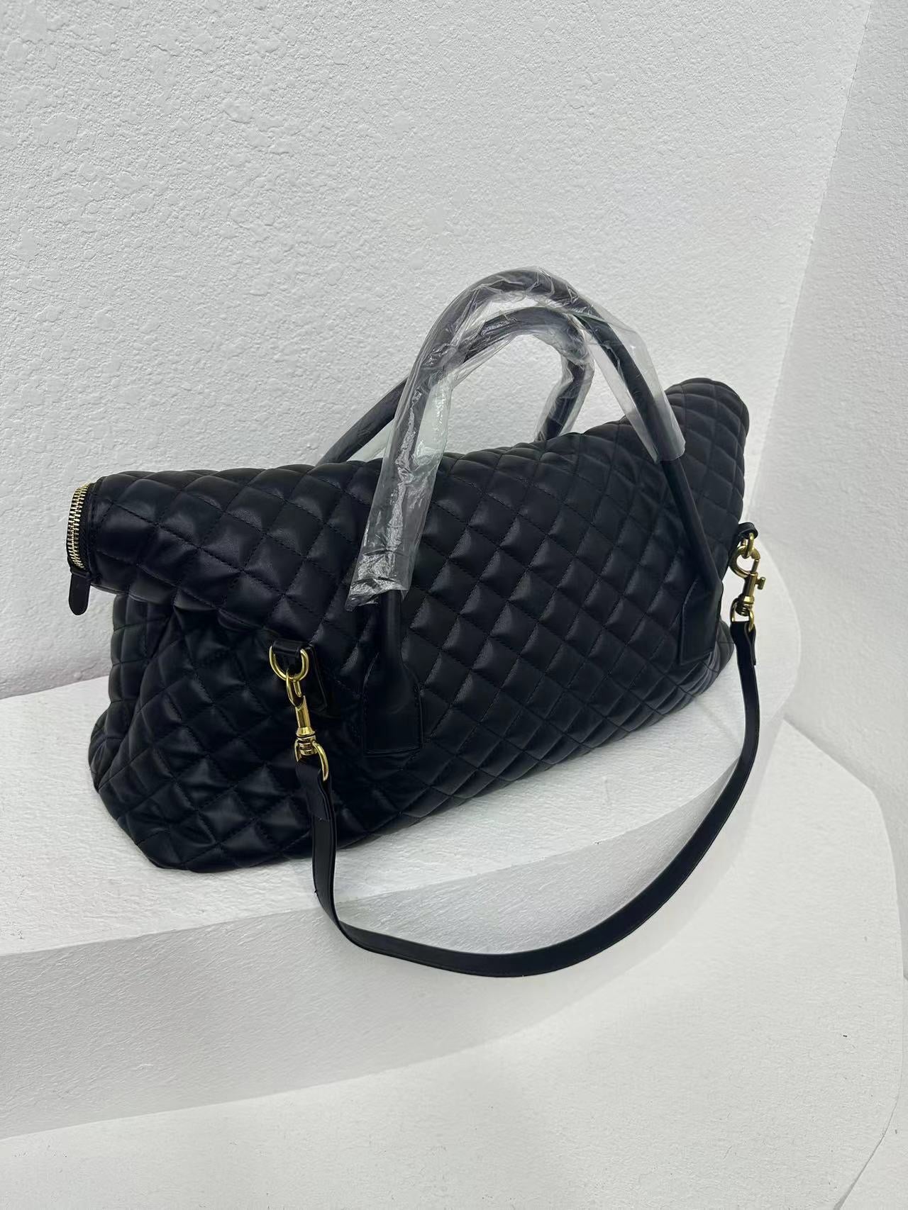 Famous YSL Yv-es Sa-int Lau-rent Travelling or Gym bag for Men and Women