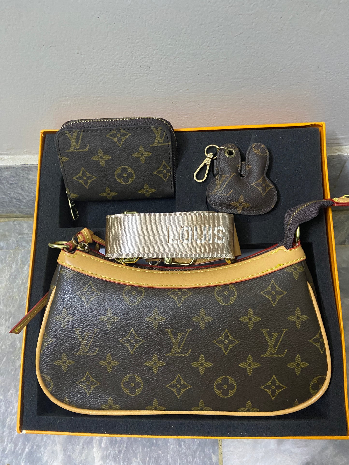 L-V Lou-is Vui-tton Shoulder / Crossbody bag with keychain and wallet gift box 3 in 1 for Women