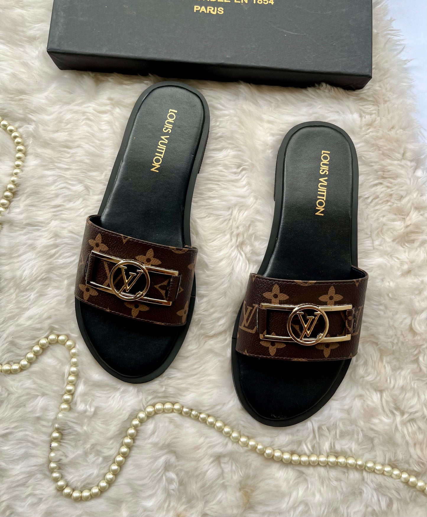 Louis Vuitton LV Flatt Slippers