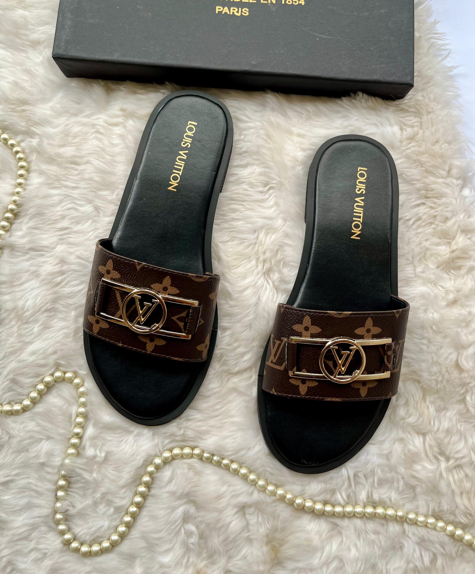 Louis Vuitton LV Flatt Slippers
