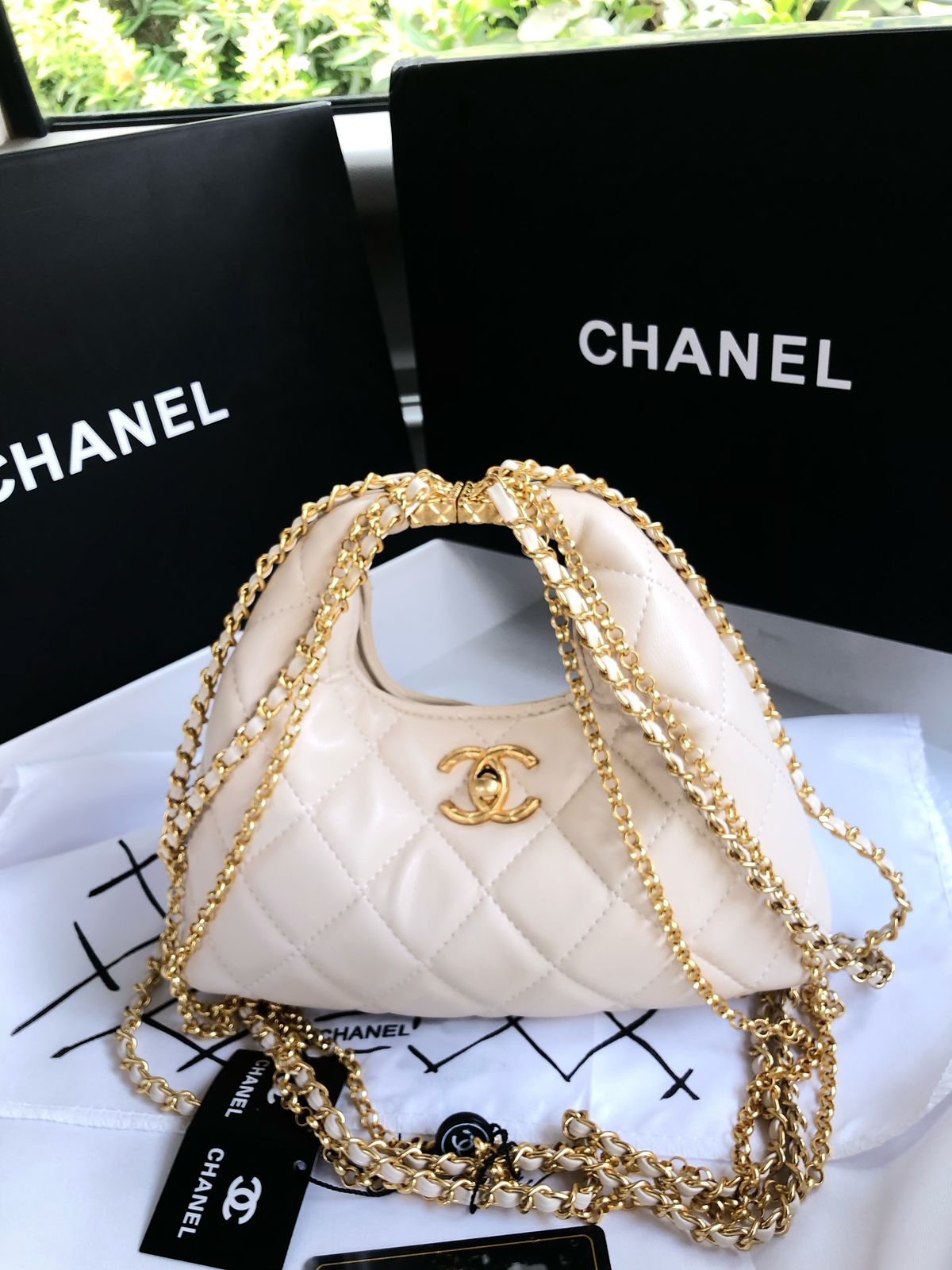 Channel 24a Limited Edition Small Hobo Chain bag White