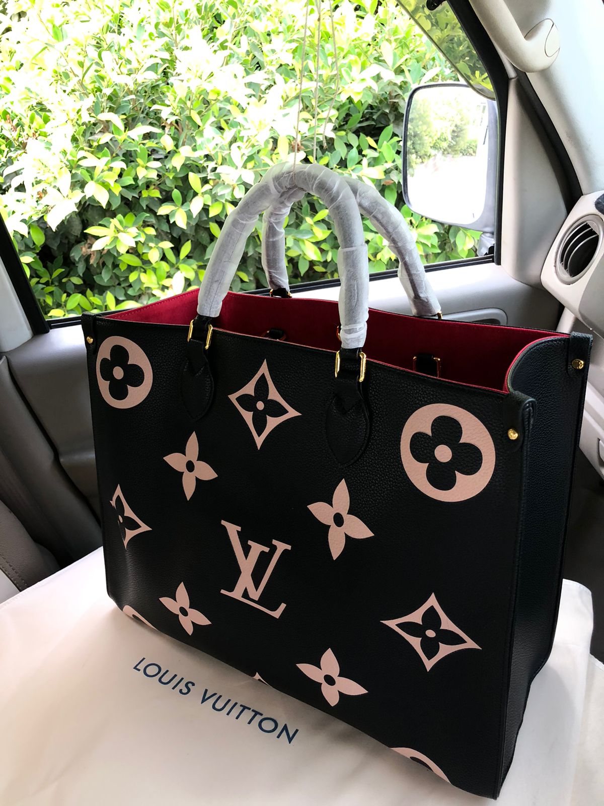 Famous L V Lou-is Vui-tton OnTheGo Bag Black with White Color PM MM GM sizes Tote Bag for Women