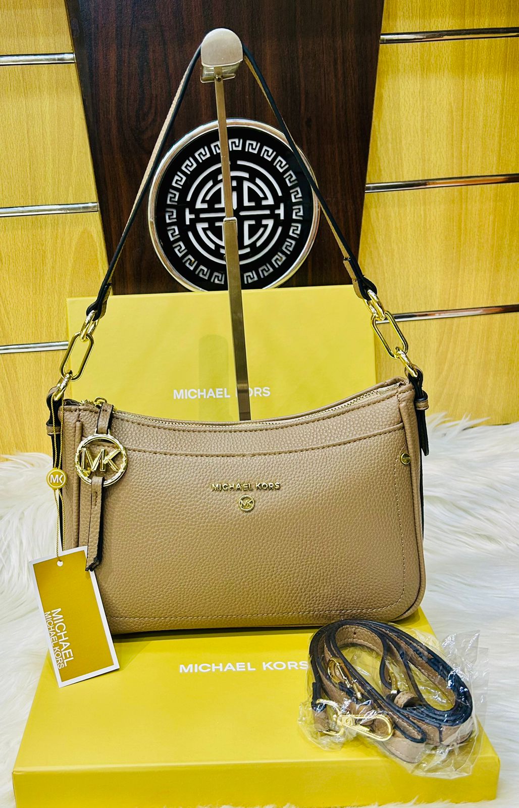 Michael Kors MK Jet Set Charm Medium shoulder bag Beige