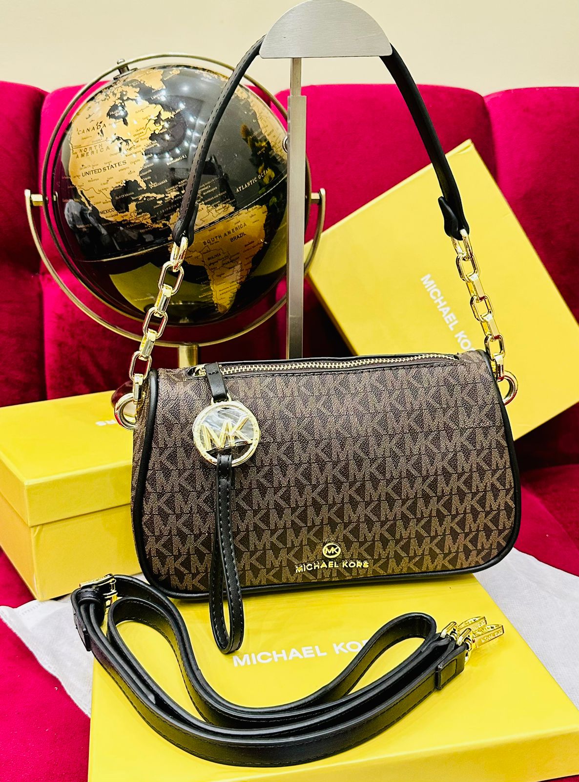 Michael Kors MK Jet Set Zip-Up Shoulder Bag Light brown