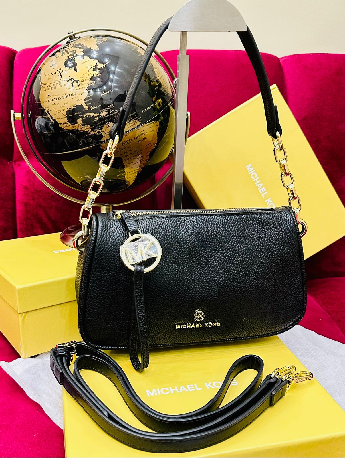 Michael Kors MK Jet Set Zip-Up Shoulder Bag Black