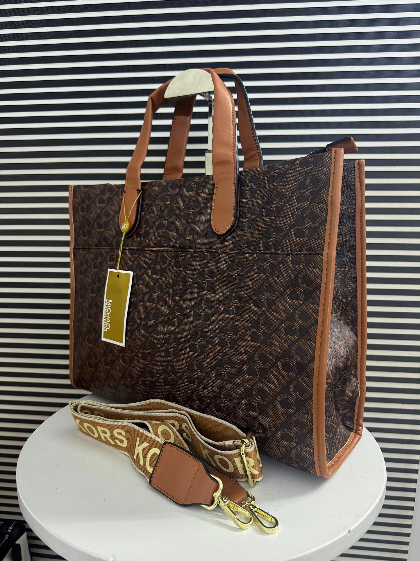 Michael Kors MK Gigi Large Empire Signature Logo Tote Bag