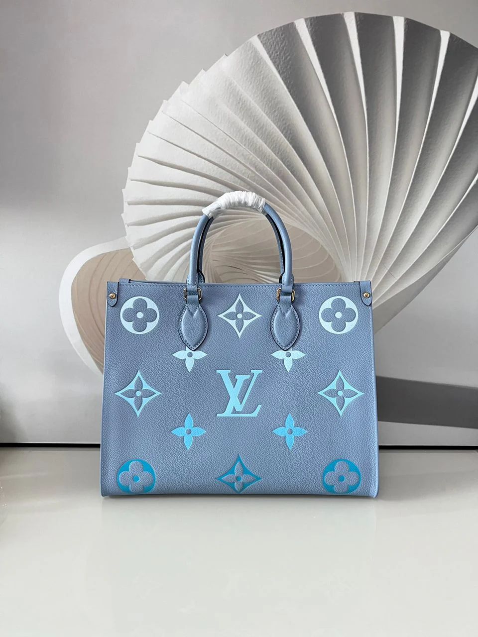 Louis Vuitton LV OnTheGo MM size Blue