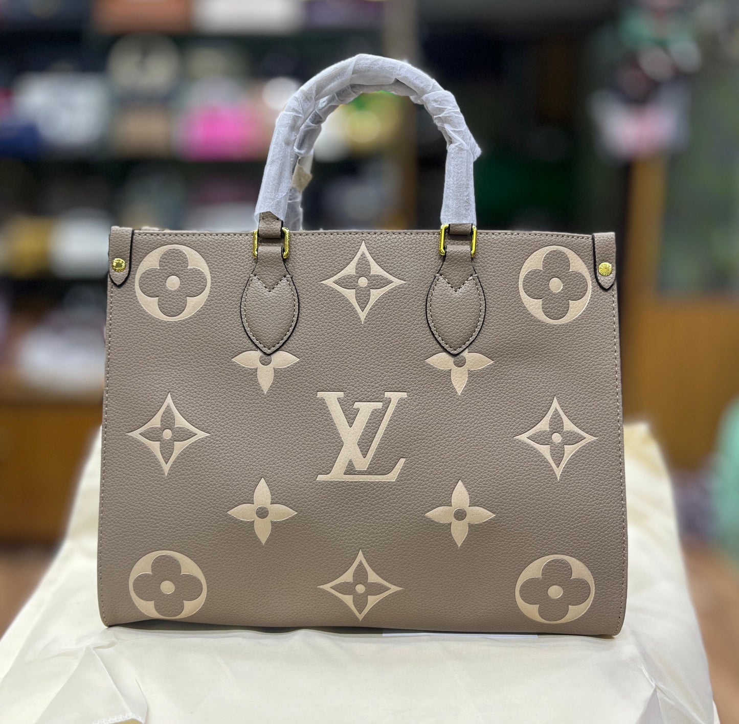 Louis Vuitton LV OnTheGo MM size Beige