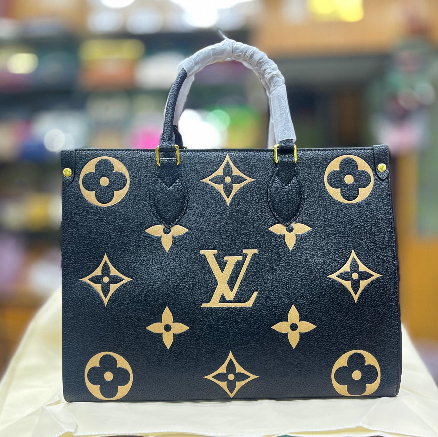 Louis Vuitton LV OnTheGo MM size Black