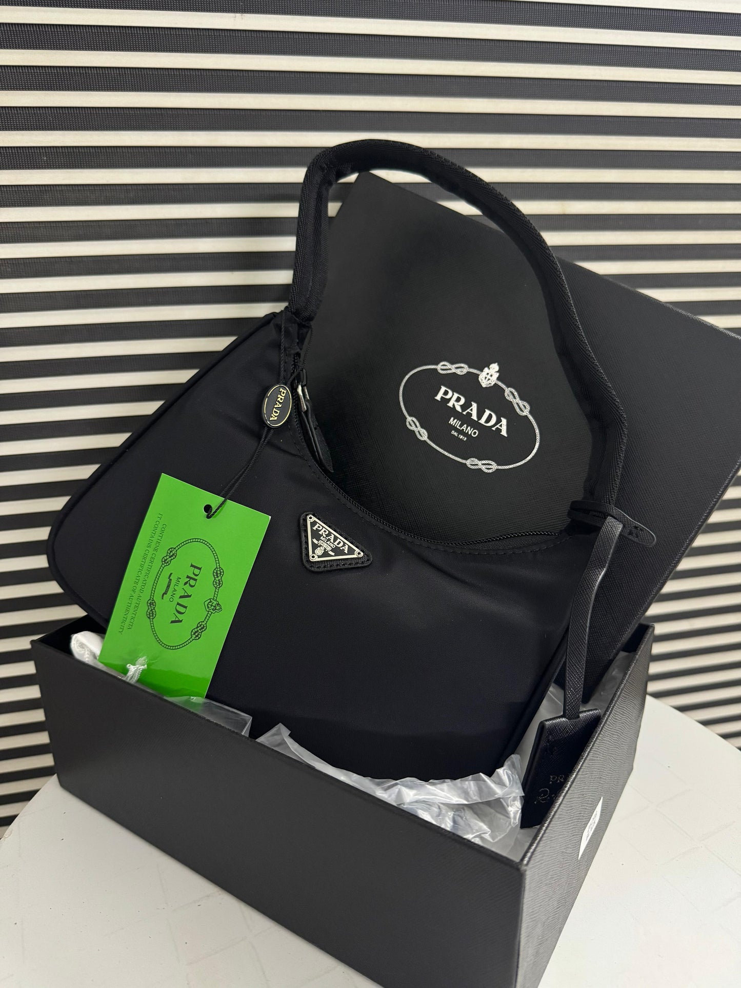 Famous Brand Pra-da Re Edition 2000 Mini Nylon Shoulder Bag for Women