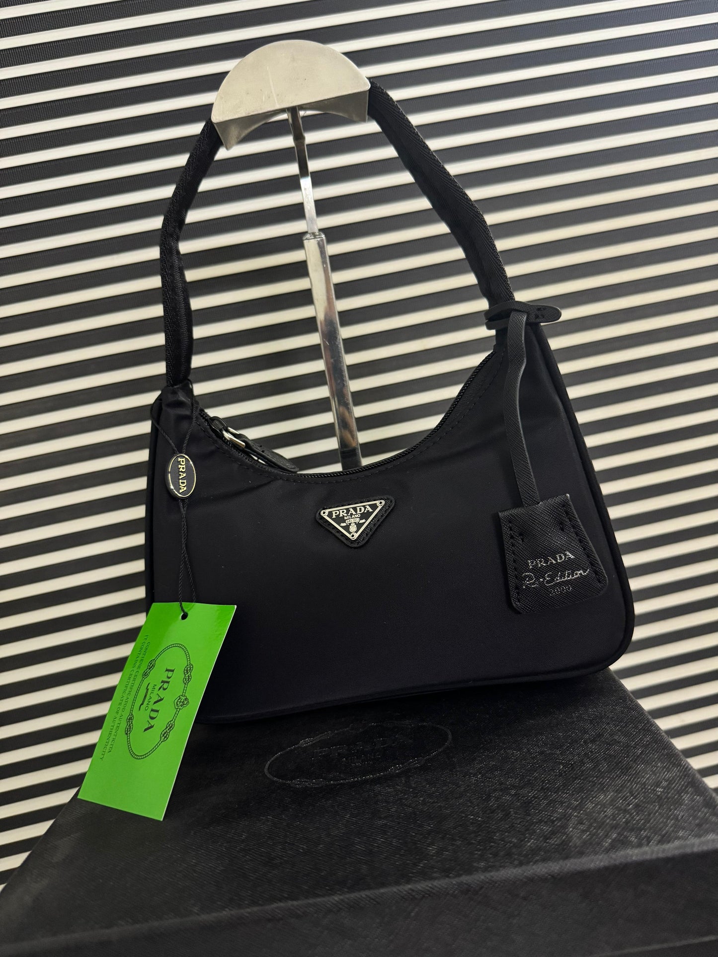 Famous Brand Pra-da Re Edition 2000 Mini Nylon Shoulder Bag for Women