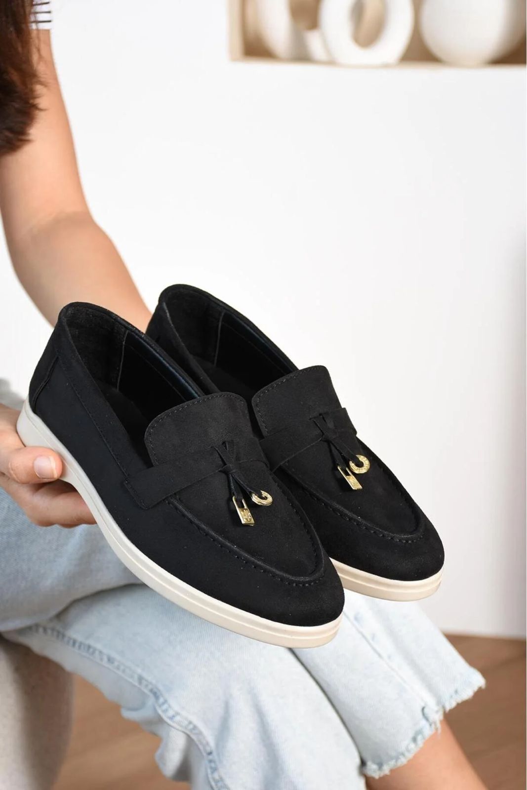 Lo ro Pia na Black Color Shoes for Women