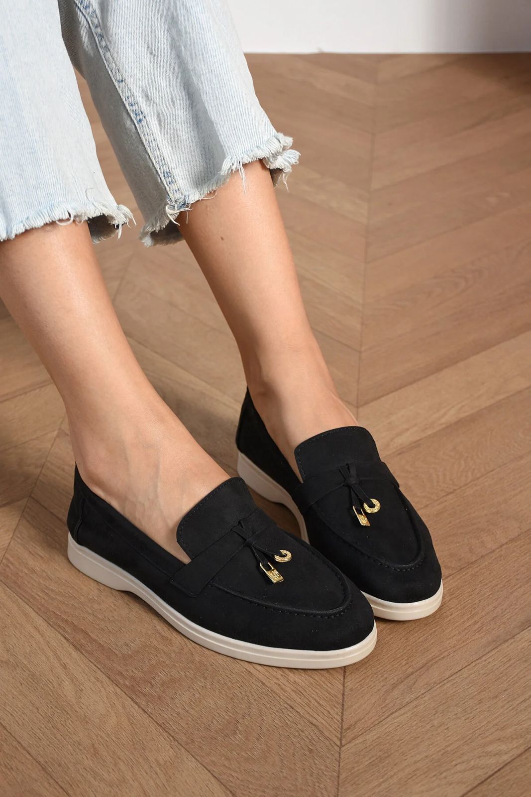 Lo ro Pia na Black Color Shoes for Women