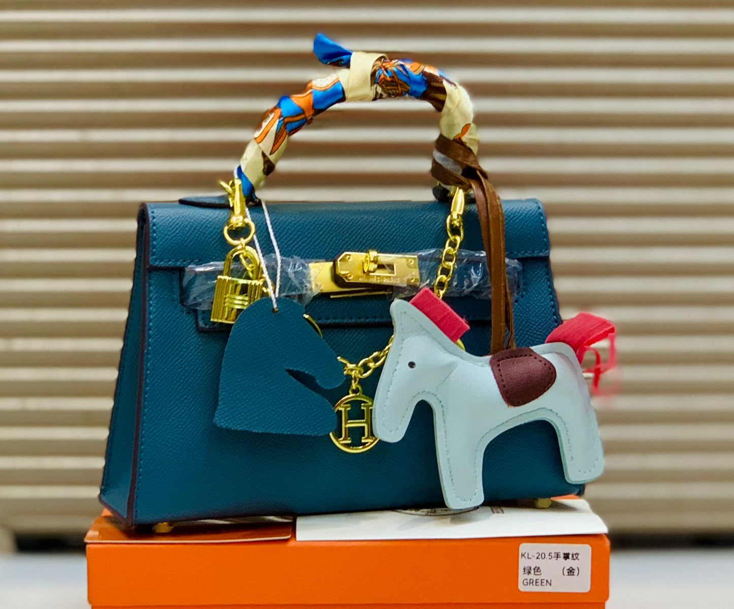 Famous Brand Her-mes Kelly 20cm with Horse and Ornament Handbag for Women