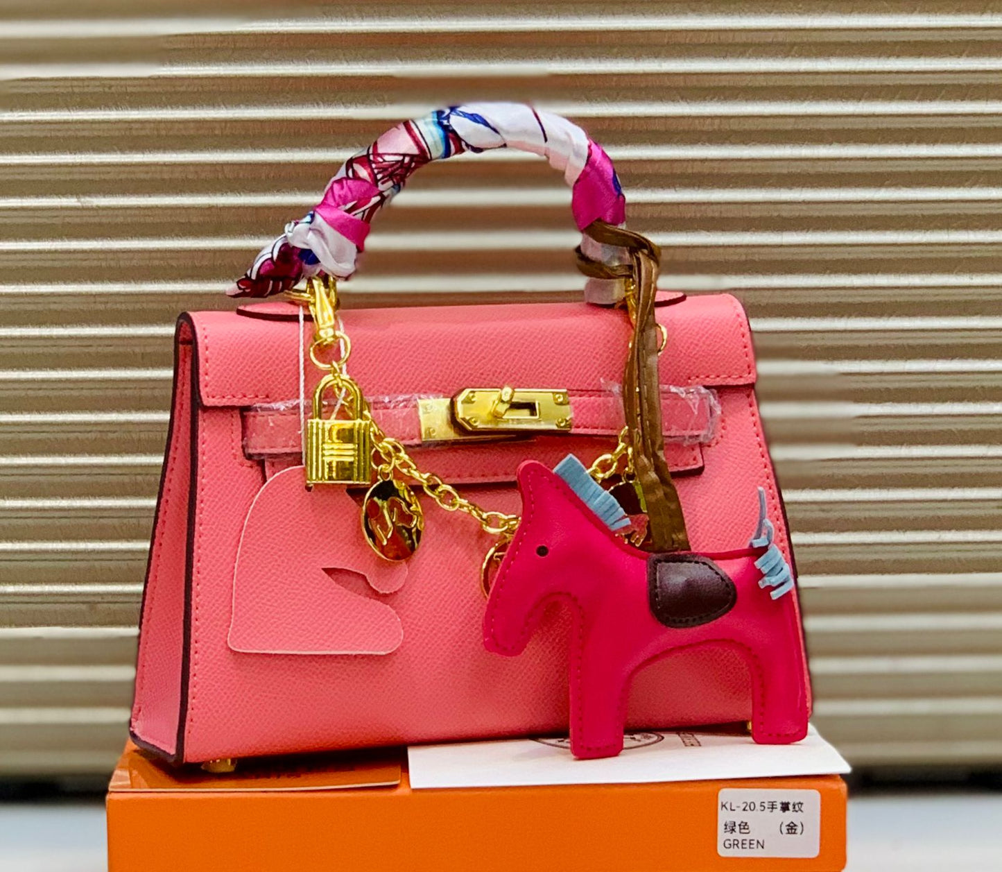 Famous Brand Her-mes Kelly 20cm with Horse and Ornament Handbag for Women