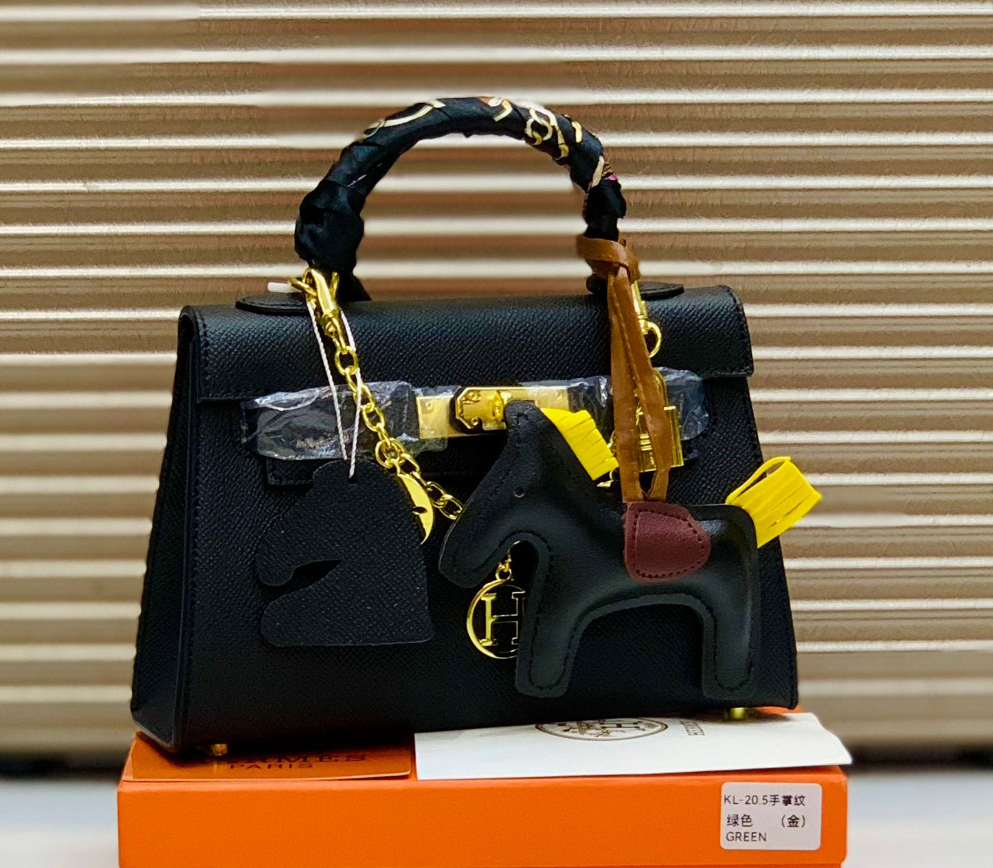 Famous Brand Her-mes Kelly 20cm with Horse and Ornament Handbag for Women