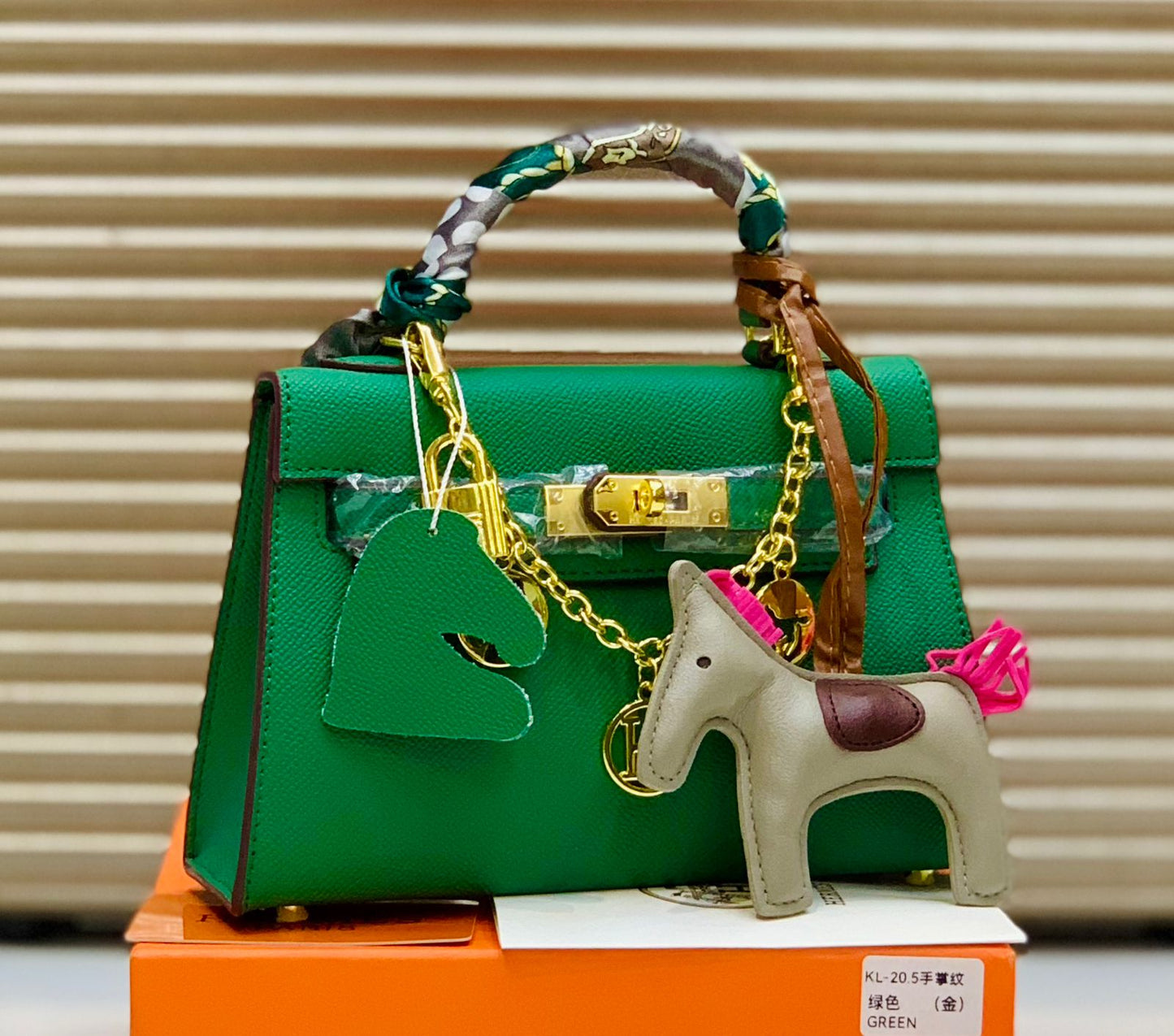 Famous Brand Her-mes Kelly 20cm with Horse and Ornament Handbag for Women