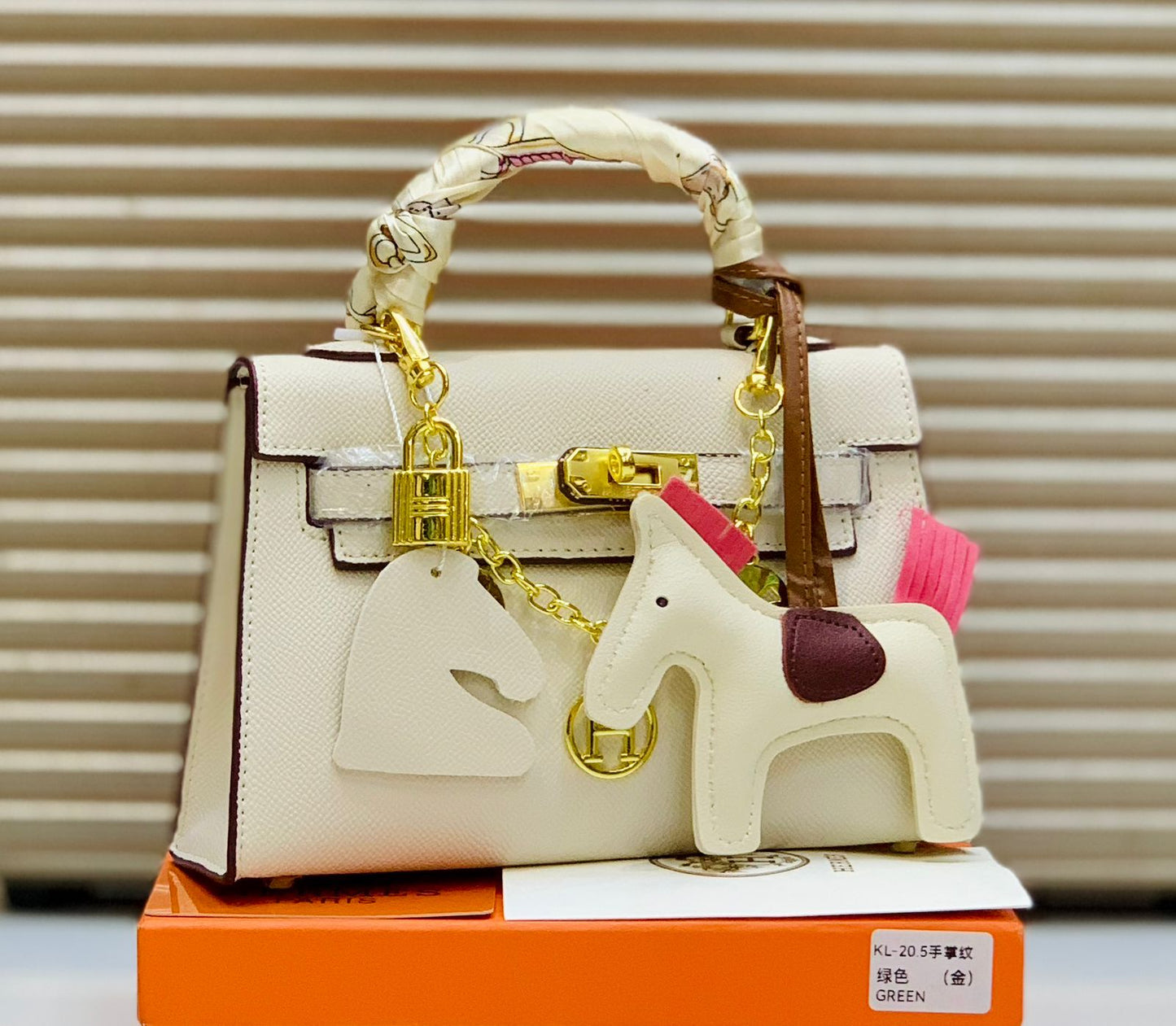 Famous Brand Her-mes Kelly 20cm with Horse and Ornament Handbag for Women