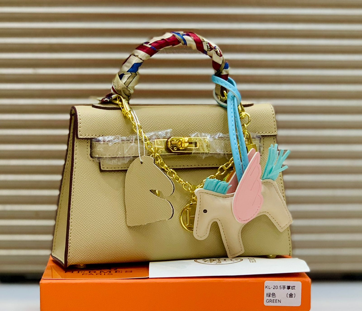 Famous Brand Her-mes Kelly 20cm with Horse and Ornament Handbag for Women