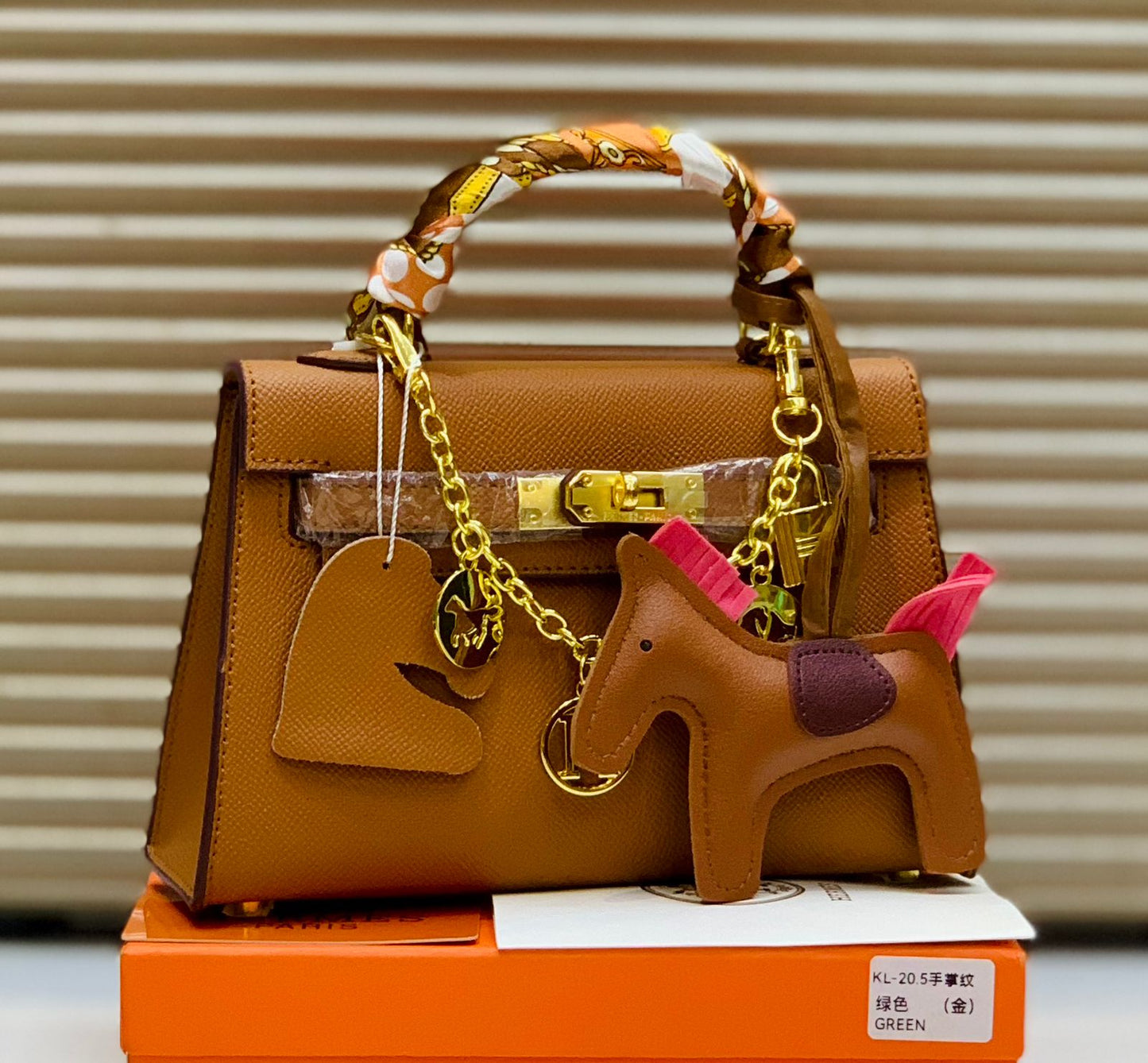 Famous Brand Her-mes Kelly 20cm with Horse and Ornament Handbag for Women