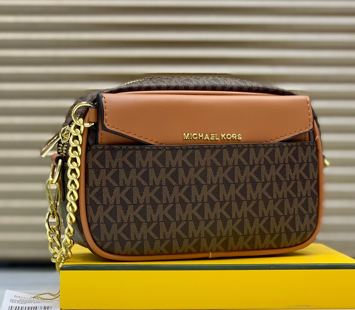 Fashion Brand MK Michael Kors Maisie Small 2-in-1 Camera Bag Crossbody Bag for Women