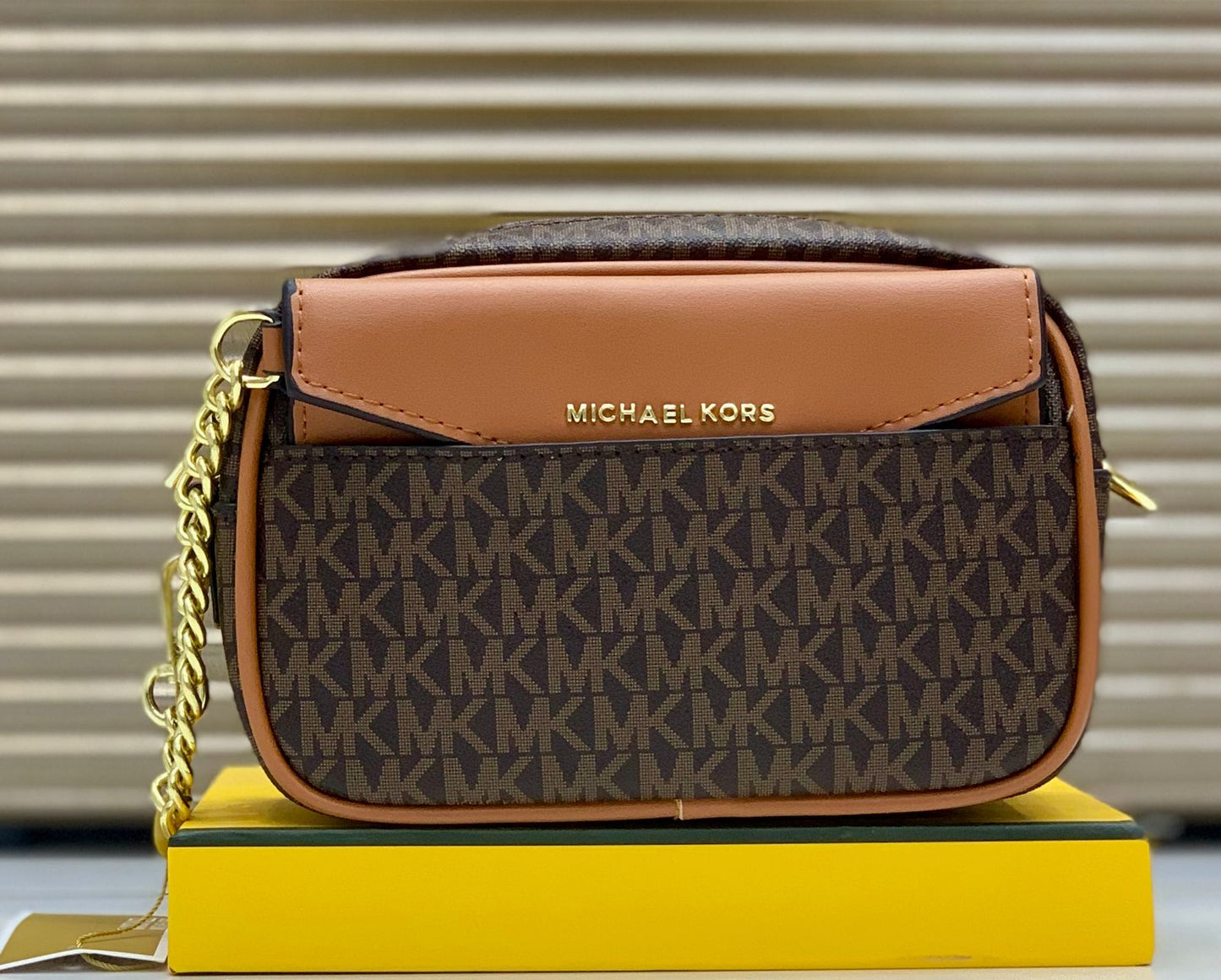 Fashion Brand MK Michael Kors Maisie Small 2-in-1 Camera Bag Crossbody Bag for Women