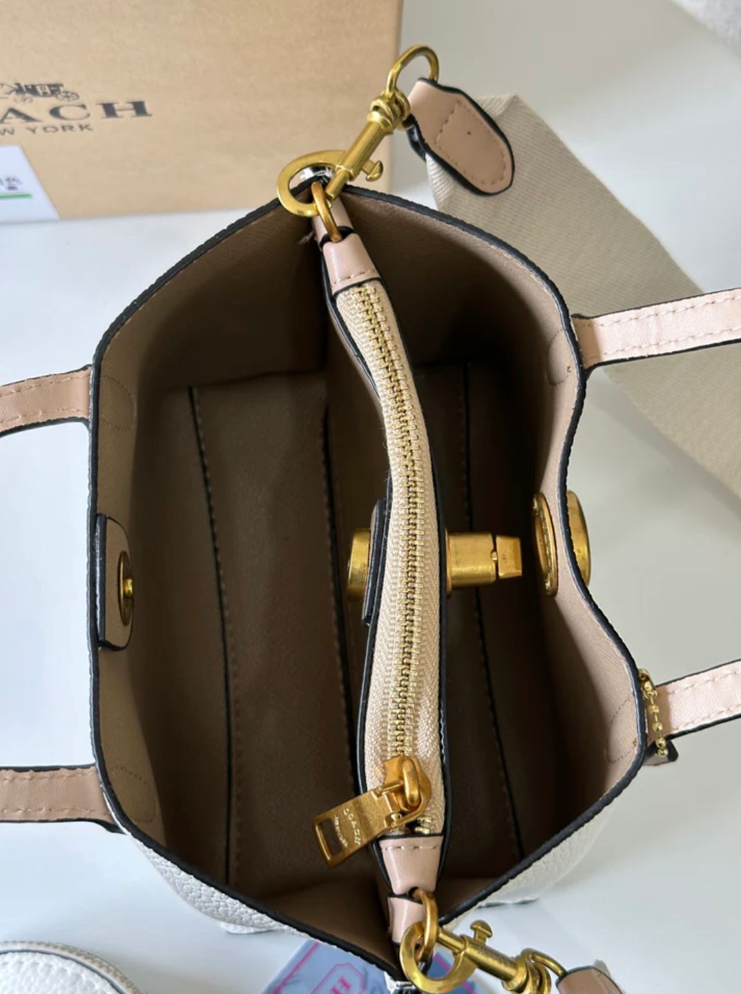 Coach Willow Pochette 18 Crossbody Bag For Women