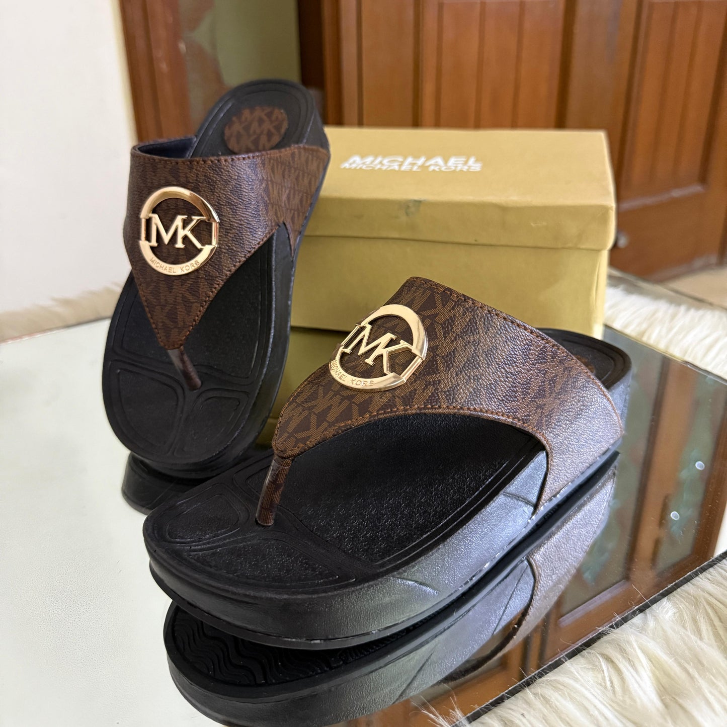 Famous M K Mich-ael Ko-rs Slippers with Medicated Sole for Women