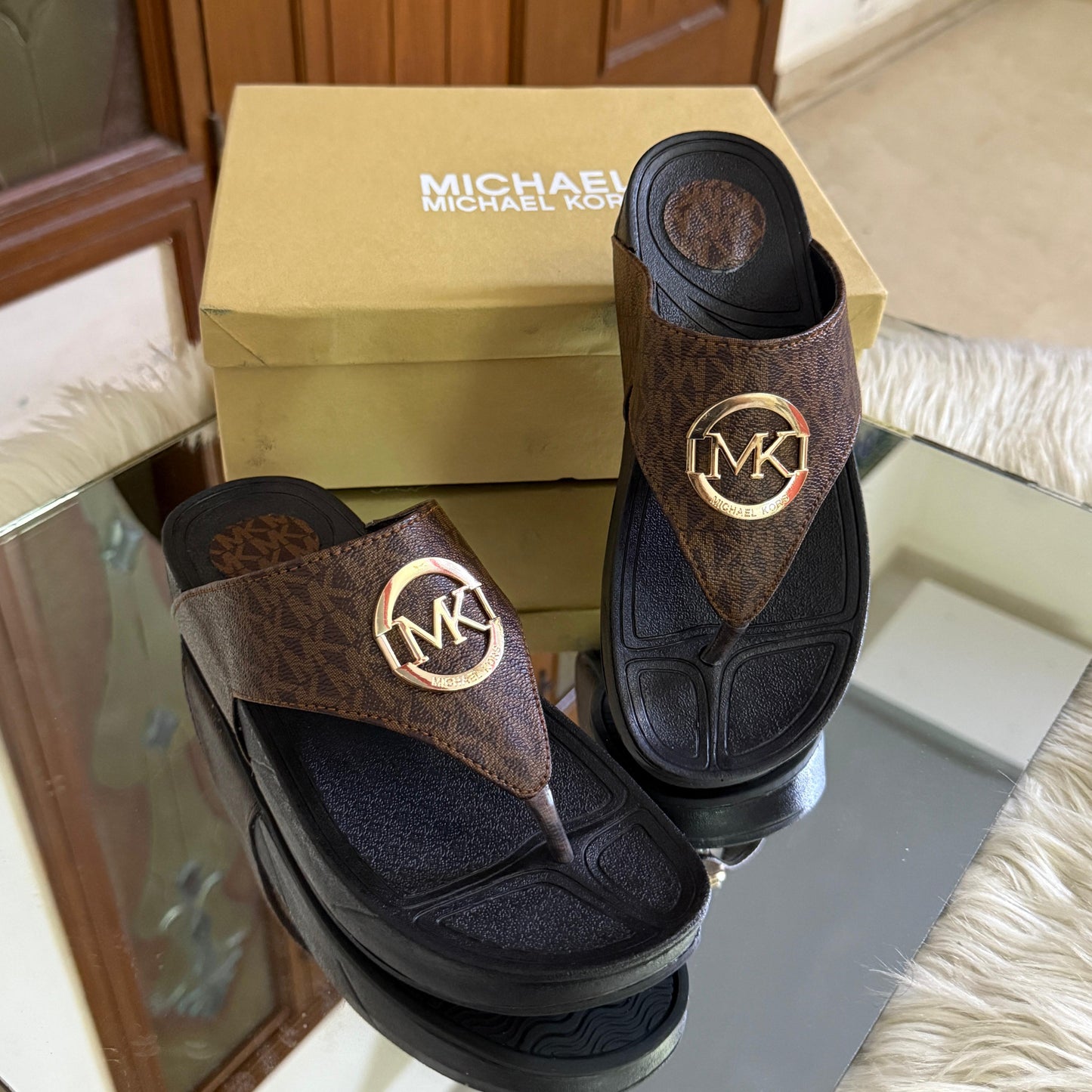 Famous M K Mich-ael Ko-rs Slippers with Medicated Sole for Women