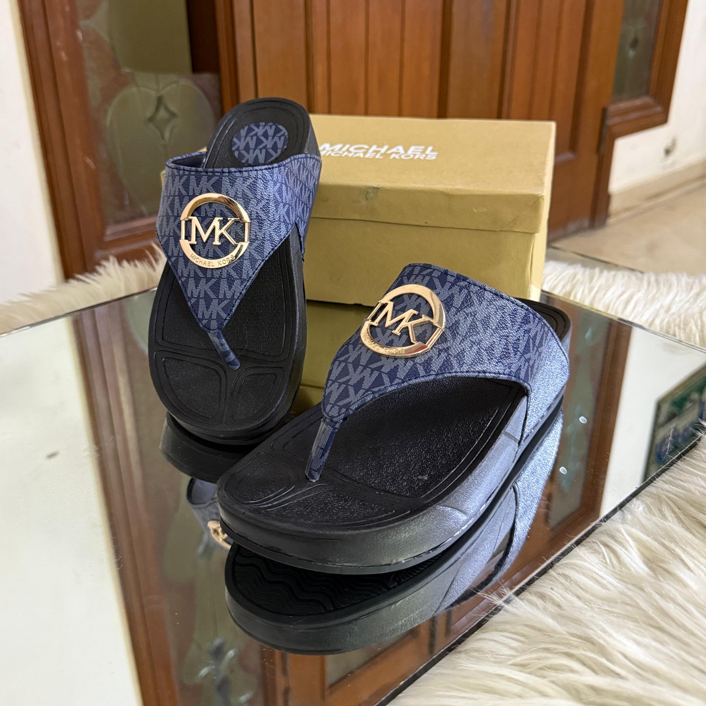 Famous M K Mich-ael Ko-rs Slippers with Medicated Sole for Women
