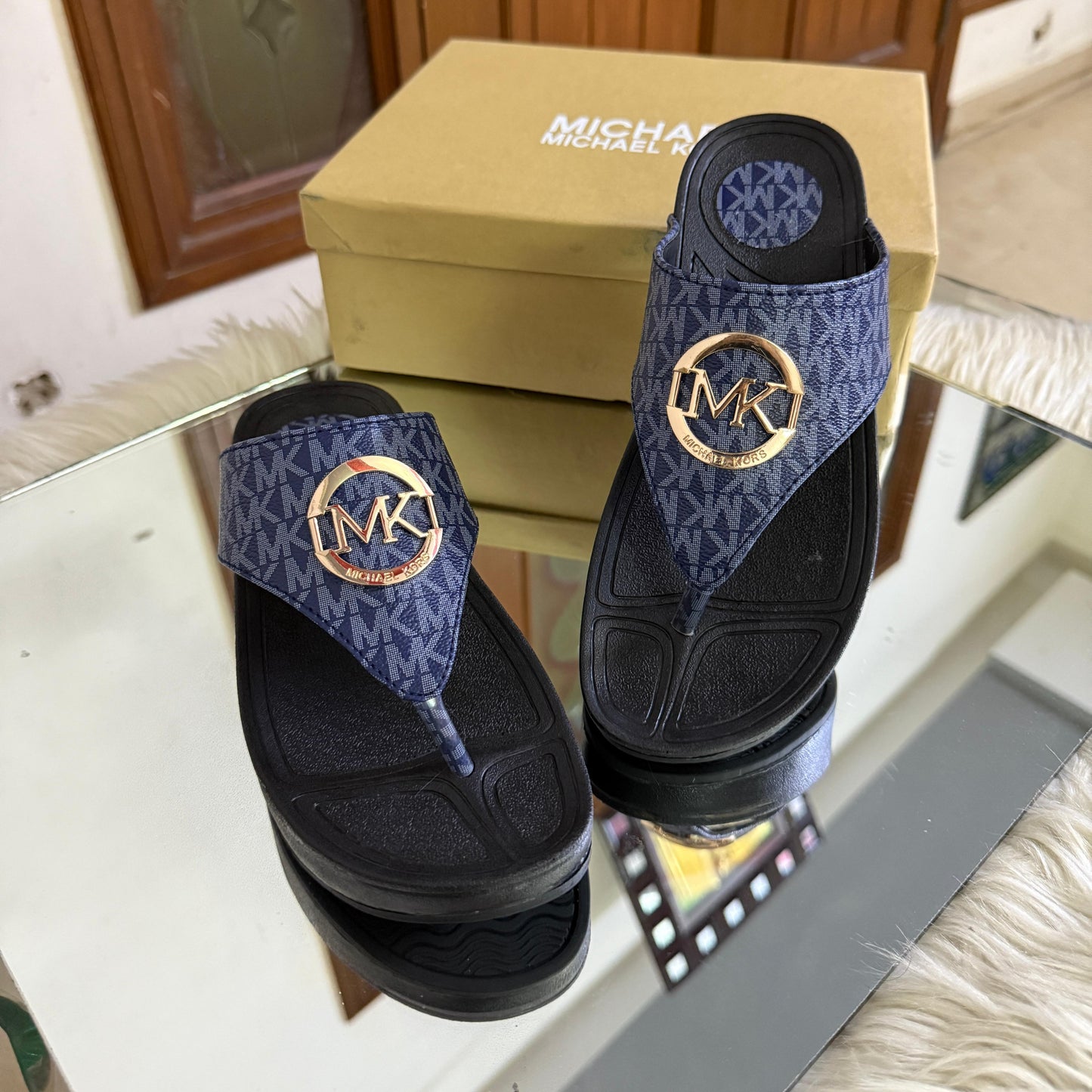 Famous M K Mich-ael Ko-rs Slippers with Medicated Sole for Women