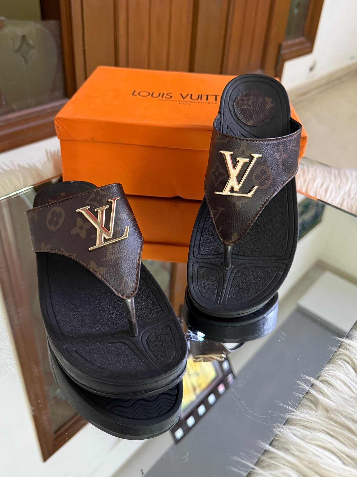 Famous L V Lou-is Vui-tton Slippers with Medicated Sole for Women