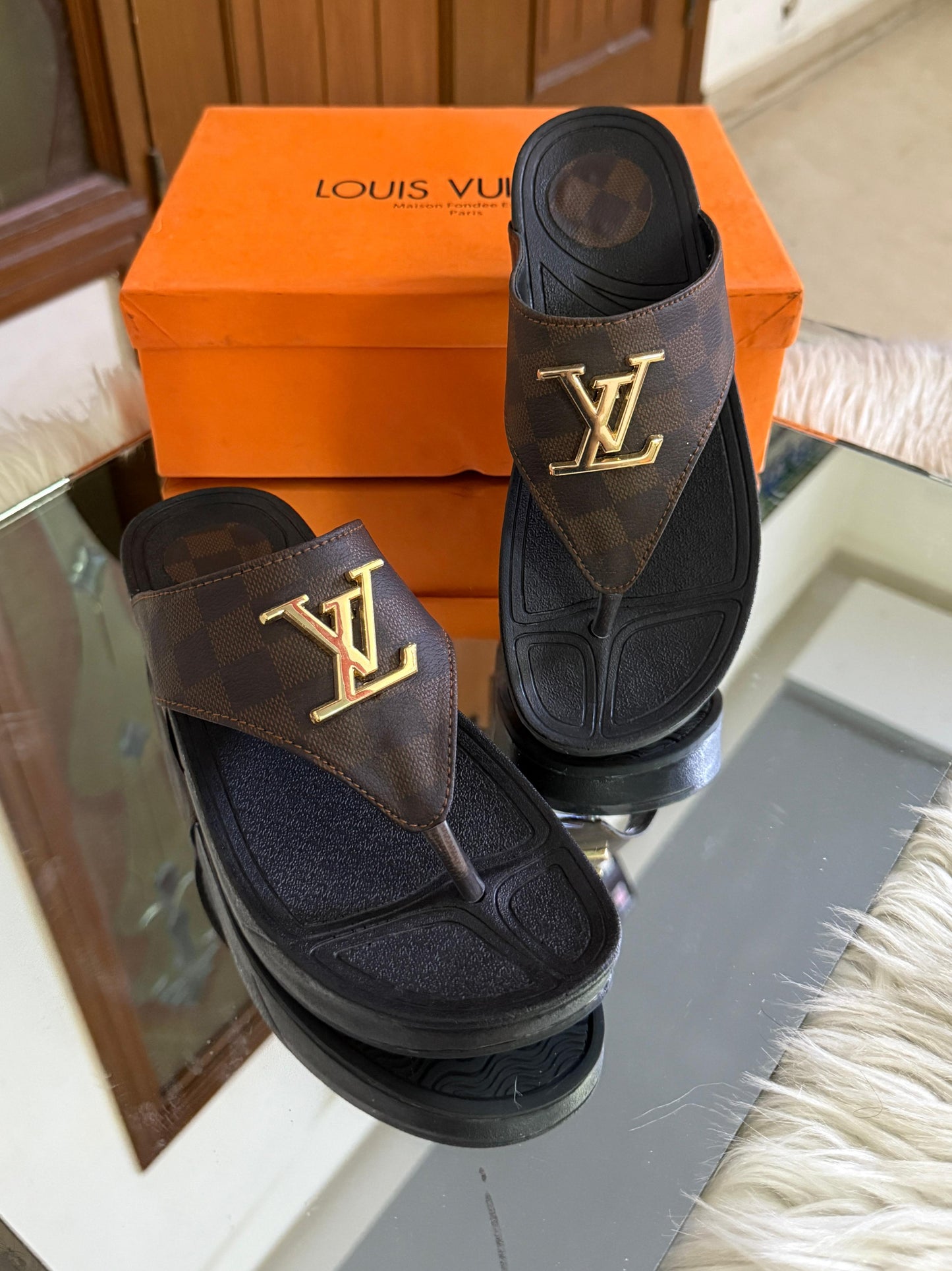 Famous L V Lou-is Vui-tton Slippers with Medicated Sole for Women