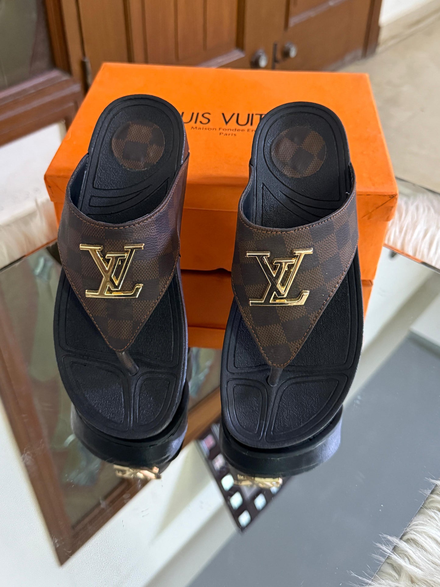 Famous L V Lou-is Vui-tton Slippers with Medicated Sole for Women
