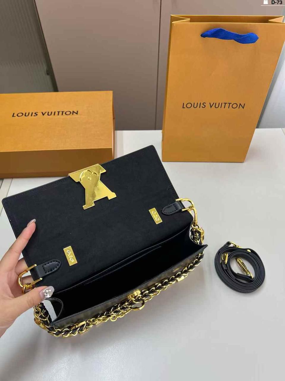 Luxury Brand LV Lou-is Vui-tton Capucines Wallet on Chain Handbag for Women