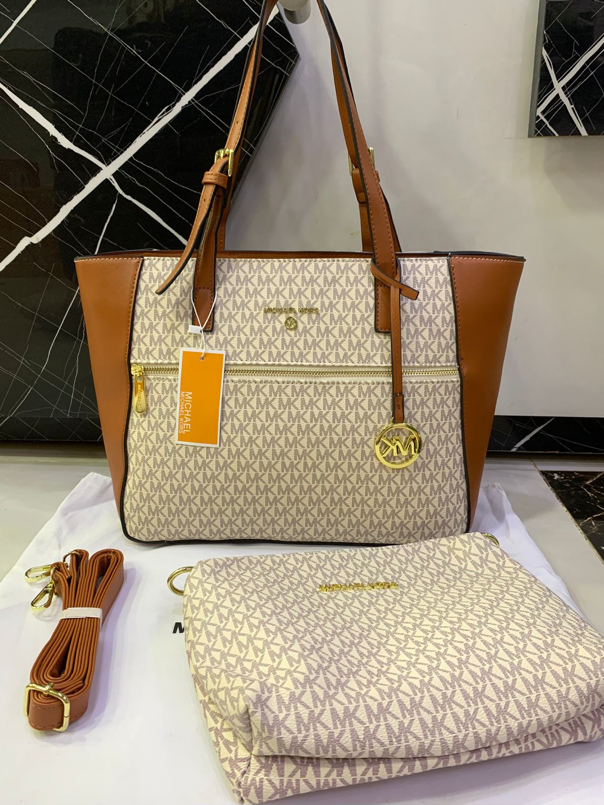Micheal Kors MK tote bag with Pouch White
