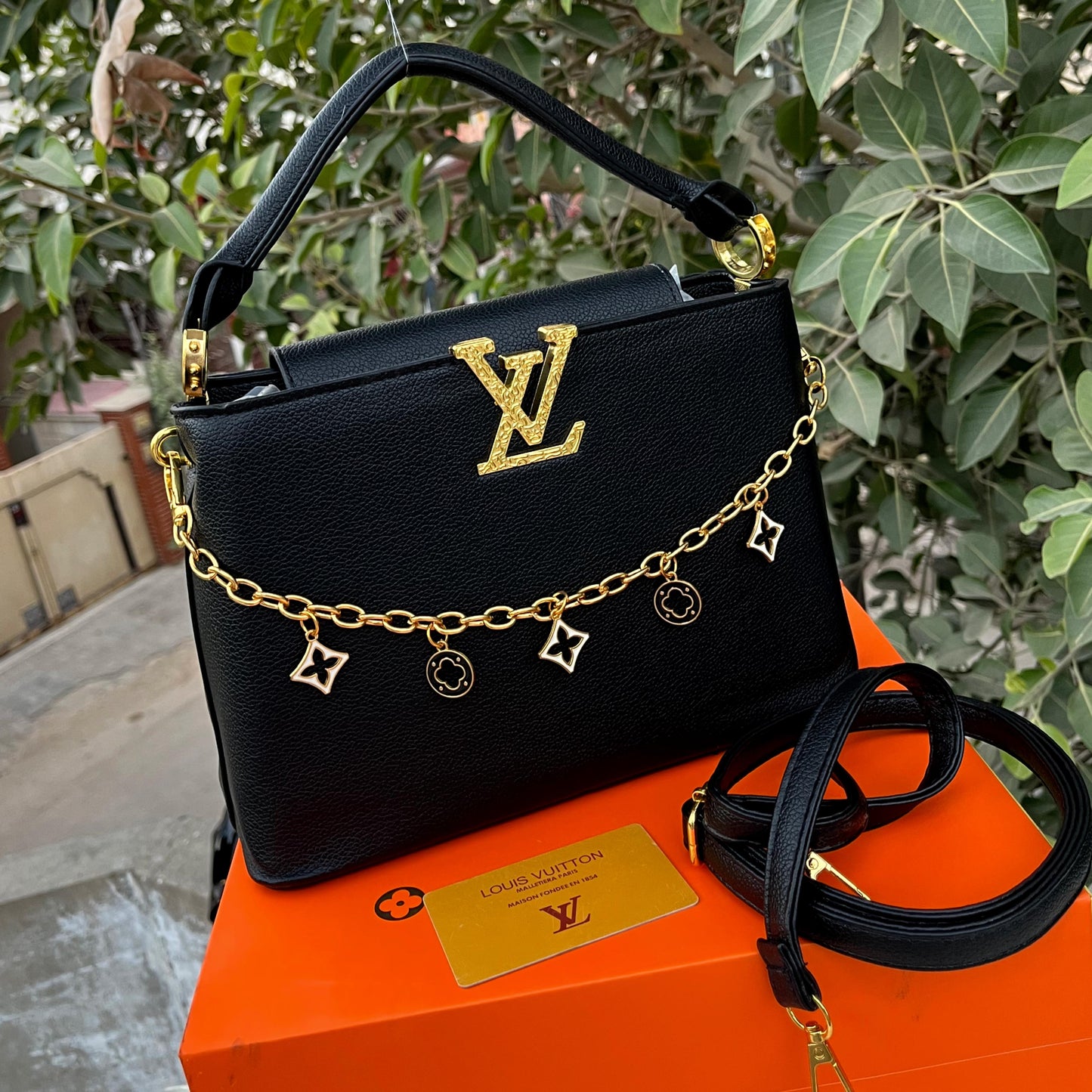 Luxury Brand L-V Lou-is Vui-tton Capucine Handbag for Women
