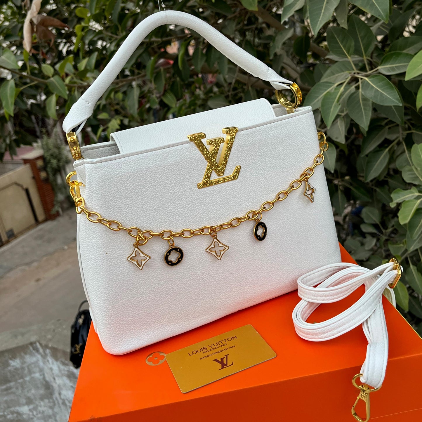 Luxury Brand L-V Lou-is Vui-tton Capucine Handbag for Women